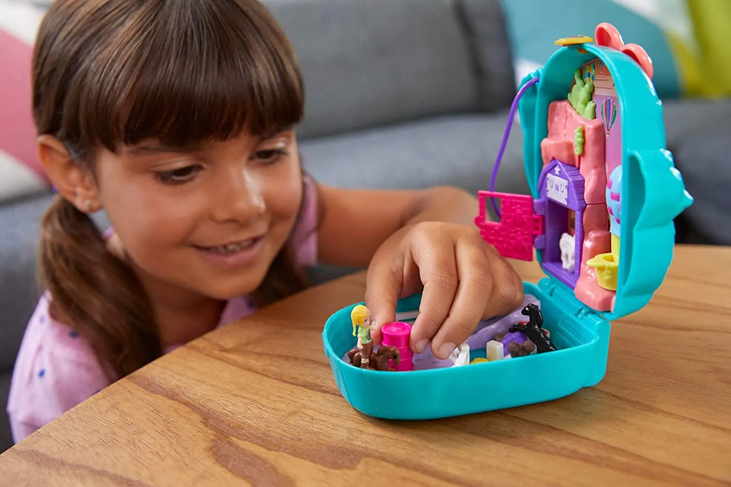 Polly Pocket World Cactus Cowgirl Ranch Compact with Fun Reveals