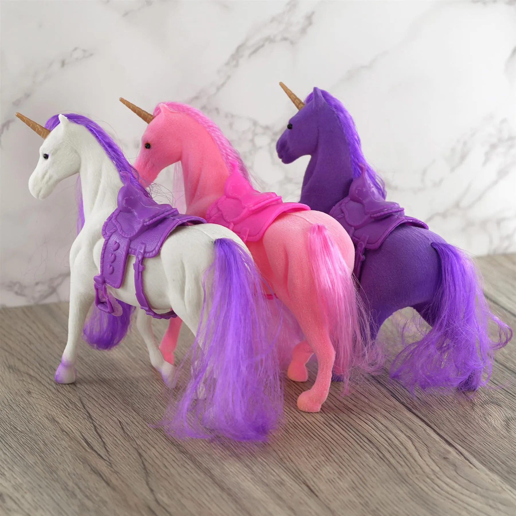 Unicorn Stable with Three Unicorns and Accessories